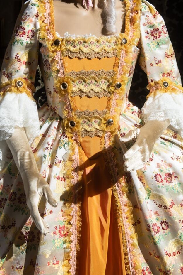 costume d'epoca donna in liseré fiorato nicolao atelier venezia 3
